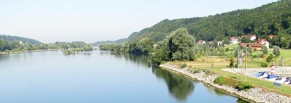 Blick auf die Donau, rechts der Donauplanetenweg